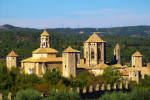 Spaanse Pyreneeën; Monastir de Poblet met nog 42 monniken én goede wijn.